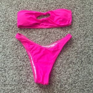 Pink bikni